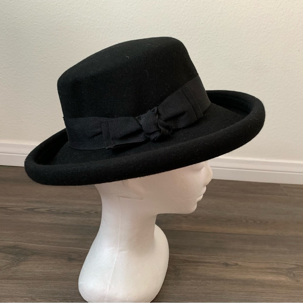 Amanda Smith %100 wool hat